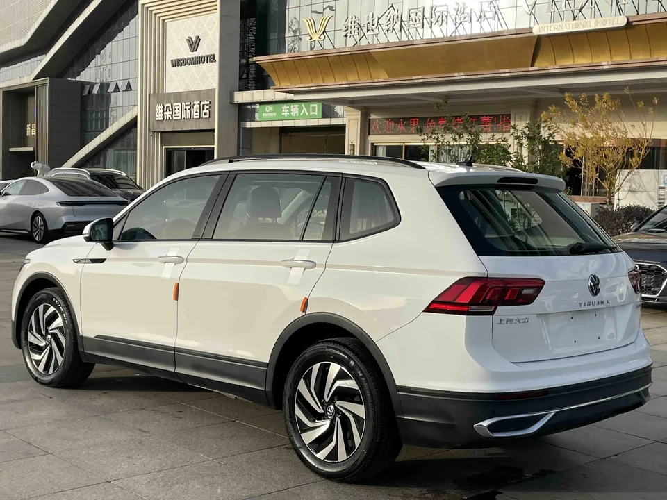 Volkswagen Tiguan L Tiguan L 2022 330TSI Automatic 2WD Comfort Edition 2022 — миниатюра 4