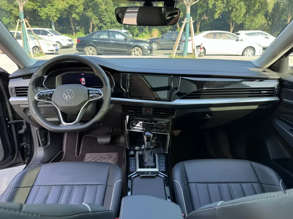 Volkswagen Passat facelift 330TSI Star Elite Edition 2023 — миниатюра 4