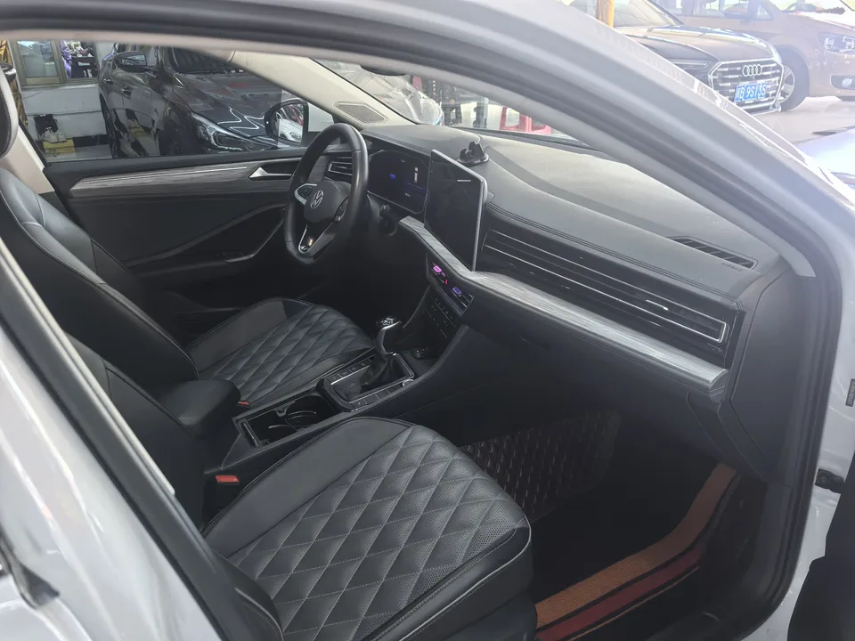 Volkswagen Sagitar 2023 Sagitar 200TSI DSG Flying Edition 2023 — миниатюра 5