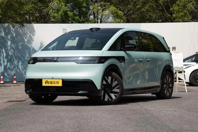 Zeekr ZEEKR MIX 76kWh 2025 — фото 1, купить с доставкой в Москву