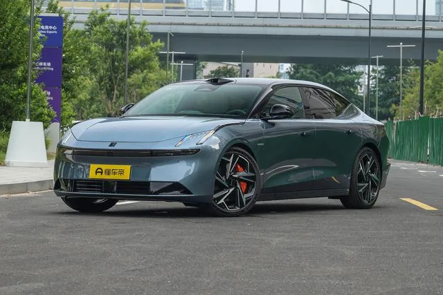 Lynk & Co Z10 95kWh 702kmUltra 2024 — фото 1, купить с доставкой в Москву