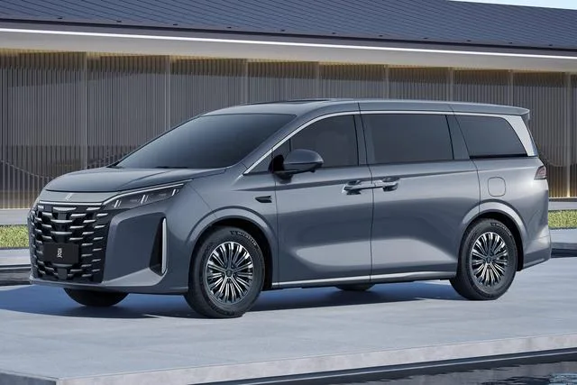 BYD Xia DM-i 180KM 2025 — фото 1, купить с доставкой в Москву