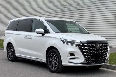 Roewe iMAX8 DMH 2024 buy in Moscow