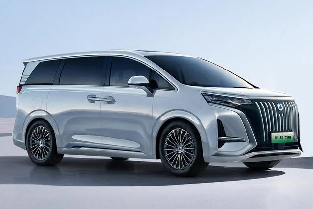 Denza D9 EV 600 2025 — фото 1, купить с доставкой в Москву
