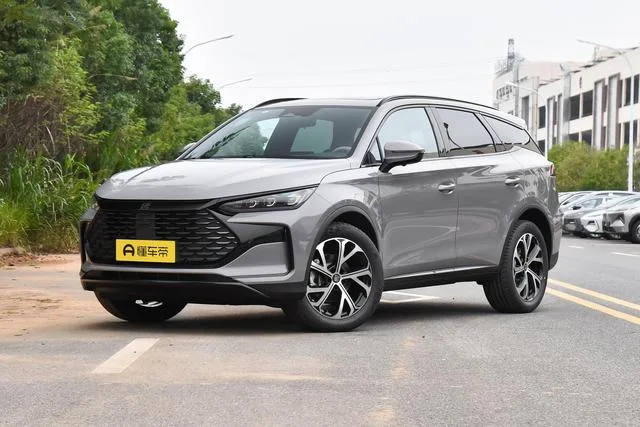 BYD Tang DM DM-i 115KM 2025 — фото 1, купить с доставкой в Москву