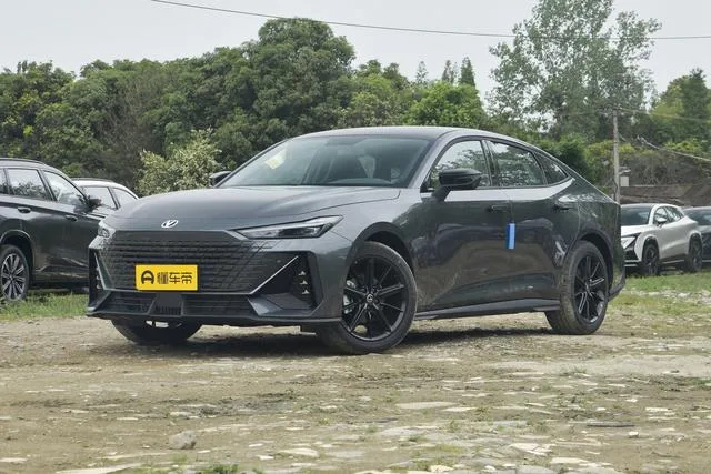 Changan UNI-V 1.5T 500Bar 2025 — фото 1, купить с доставкой в Москву