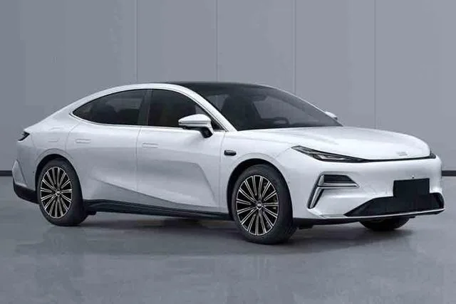 Geely Galaxy 8 PHEV 130km EM-i 2025 — фото 1, купить с доставкой в Москву