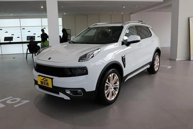 Lynk & Co 01 2.0TD Pro 2025 — фото 1, купить с доставкой в Москву