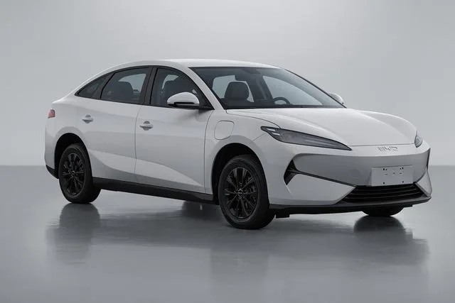 BYD e7 520km 2025 — фото 1, купить с доставкой в Москву
