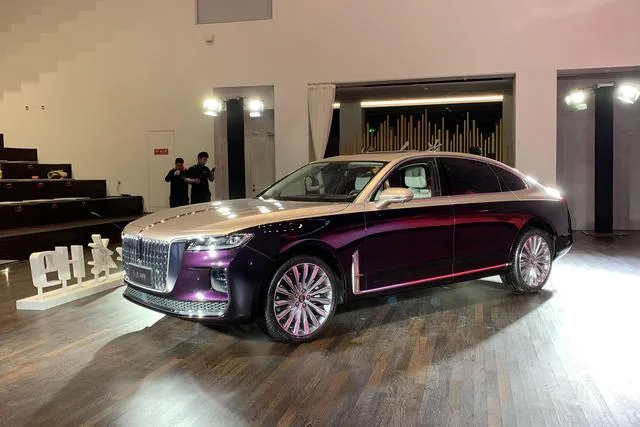 Hongqi H9 2.0T 2025 — фото 1, купить с доставкой в Москву