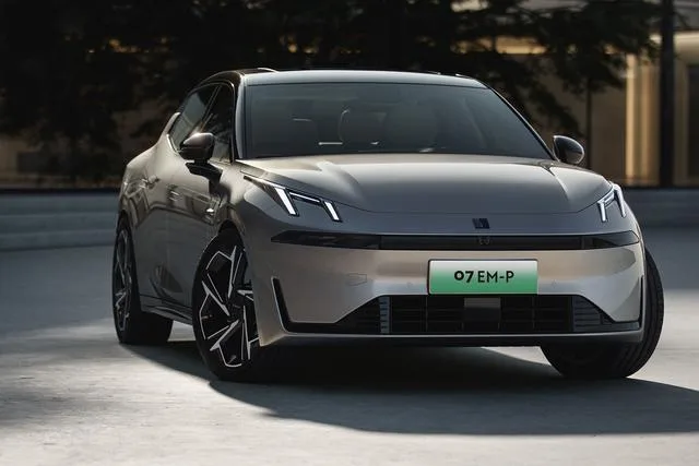 Lynk & Co 07 EM-P 126Max 2026 — фото 1, купить с доставкой в Москву