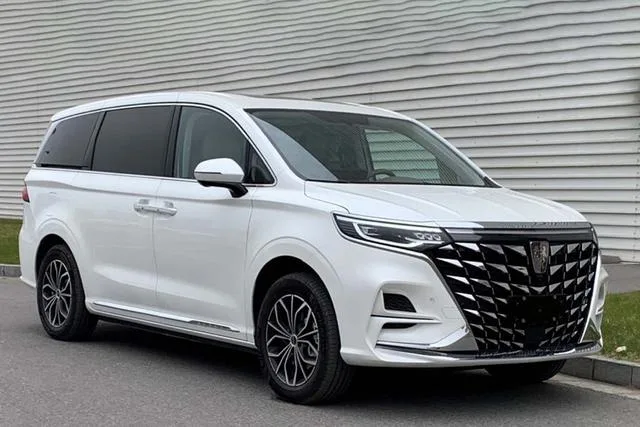 Roewe iMAX8 DMH 1.5T 2026 — фото 1, купить с доставкой в Москву