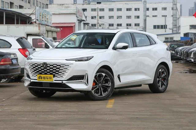 Changan UNI-K iDD iDD 1.5T 135km 2024 — фото 1, купить с доставкой в Москву