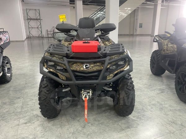 BRP Can-Am Commander 2024
