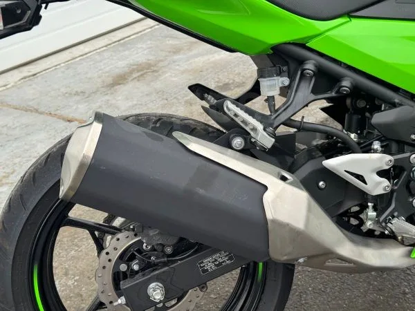 Kawasaki Ninja 400 2023 — миниатюра 3