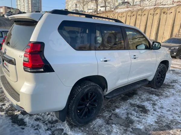 Toyota Land Cruiser Prado 2.7 TX L Package 70th Anniversary Limited 7 seat 4WD 2022 — фото 1, купить с доставкой в Москву