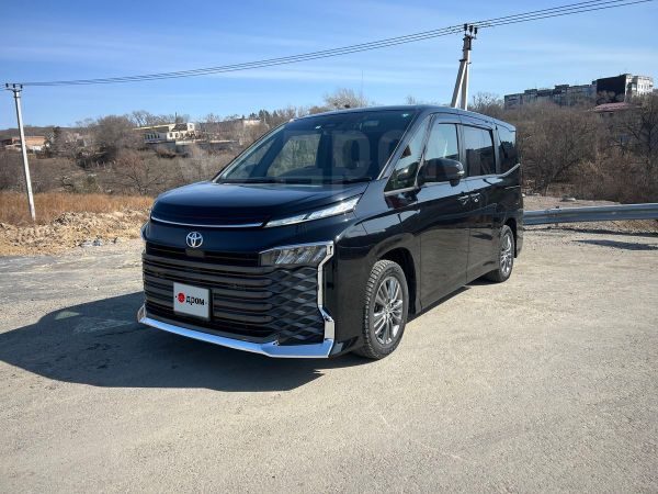 Toyota VOXY 2022