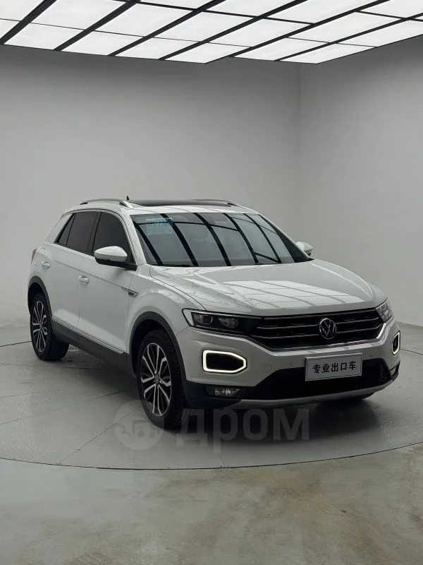 Volkswagen T-Roc 1.4 280 TSI DSG Luxury 2022 — фото 1, купить с доставкой в Москву