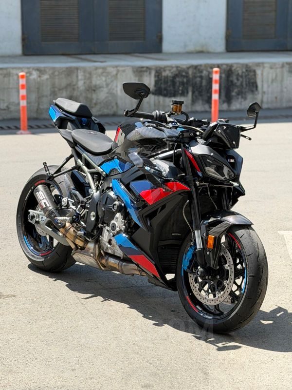 BMW M1000R 2025