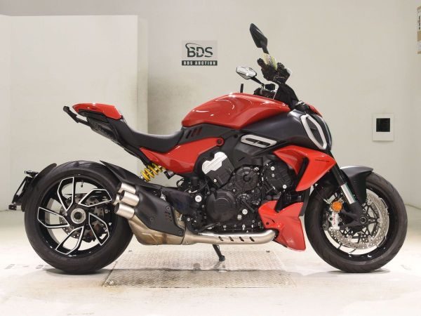 DUCATI Diavel V4 2023