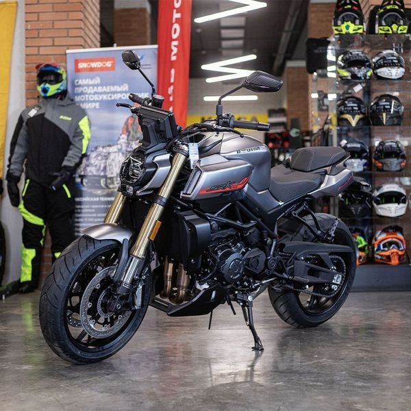 QJMOTOR SRK 900 2026