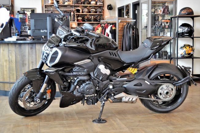 DUCATI Diavel V4 2025