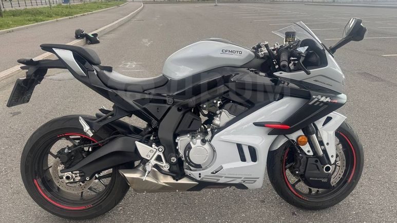 CFMoto 675SR-R 2025