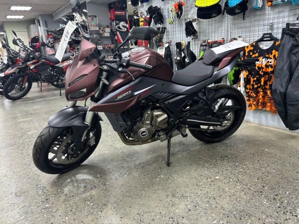 QJMOTOR SRK 700 2026