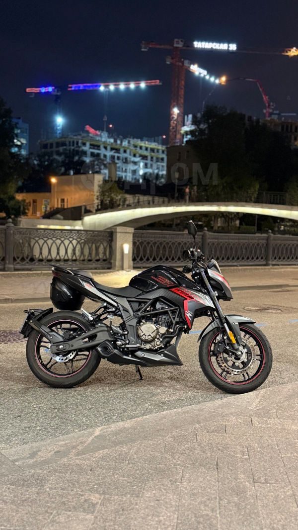 Voge 300R 2025