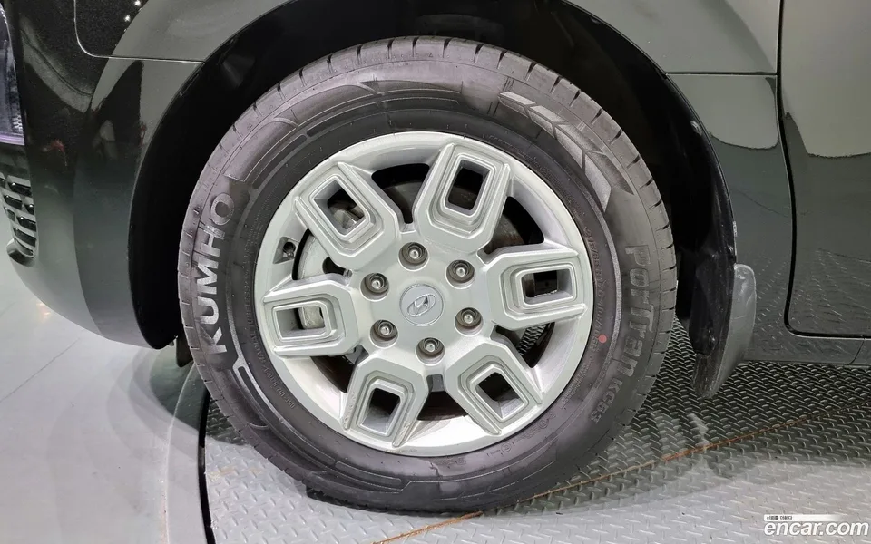 Hyundai Staria 5 2023 — миниатюра 2