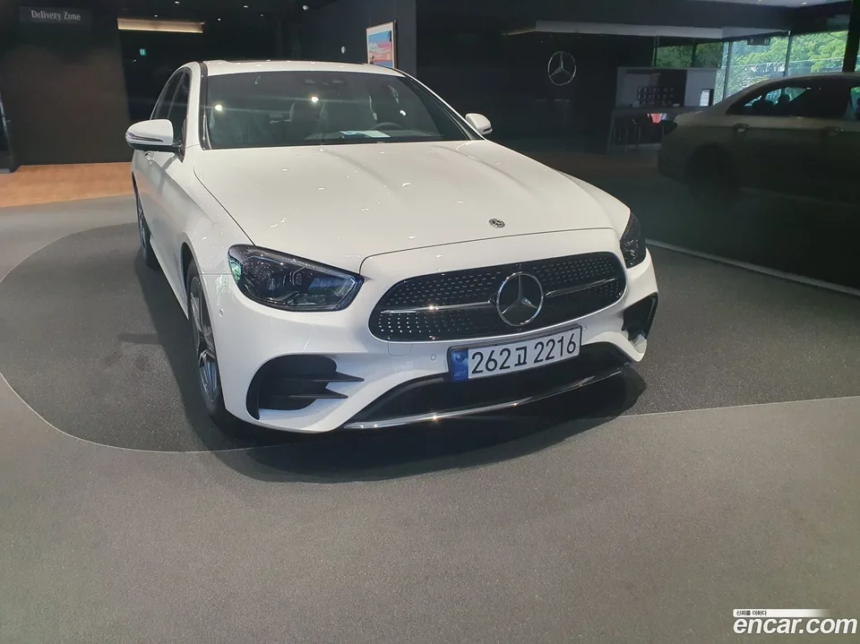 Mercedes-Benz E-Class E250 AMG Line 2023 — thumbnail 3
