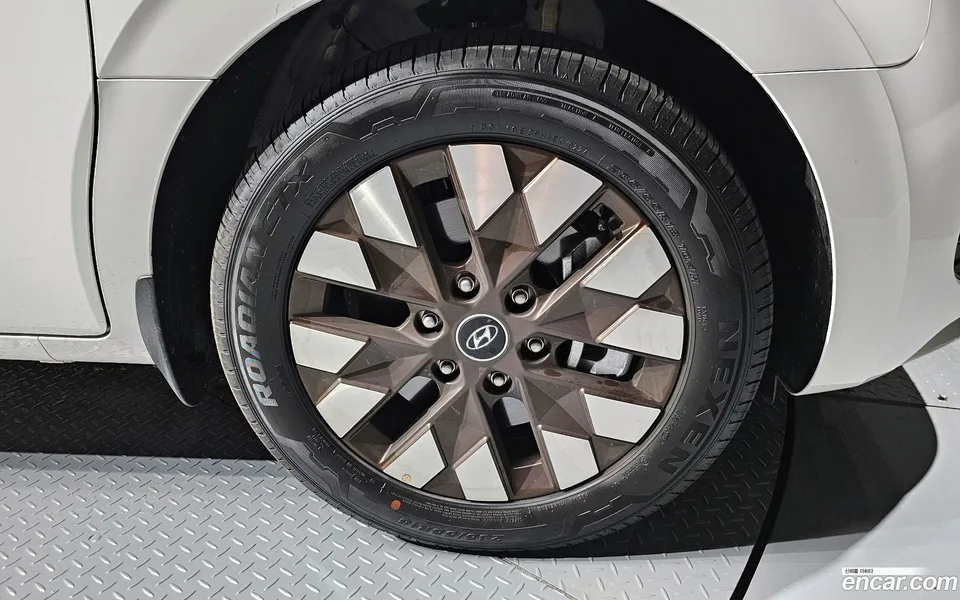 Hyundai Staria 9 2024 — миниатюра 2