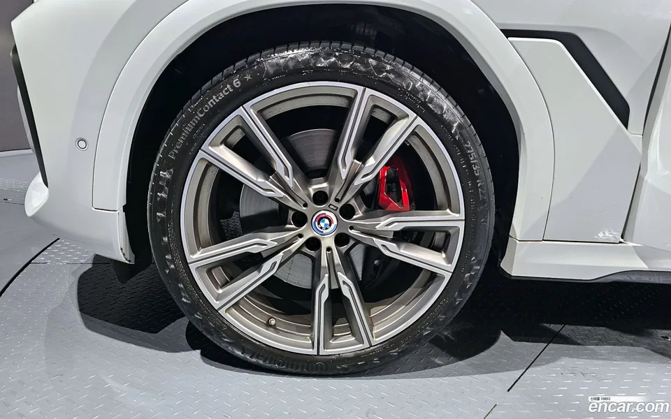 BMW X6 M50i 2023 — миниатюра 2