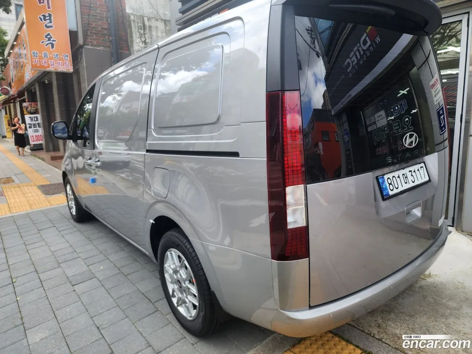 Hyundai Staria HEV 1.6 3 2024 — миниатюра 2