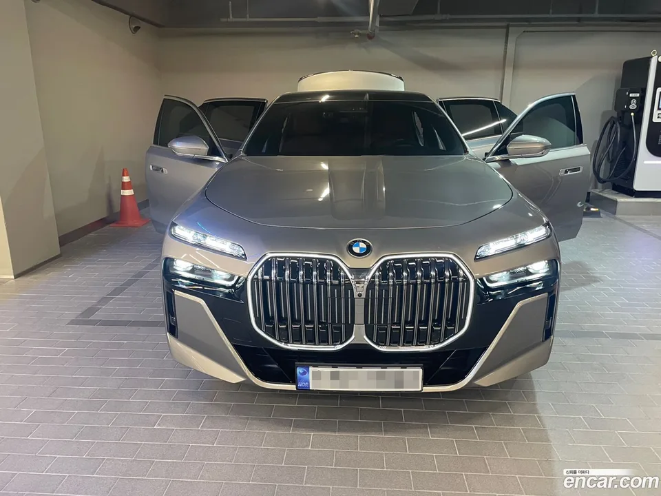 BMW 7 Series 740d xDrive M 2023 — миниатюра 3