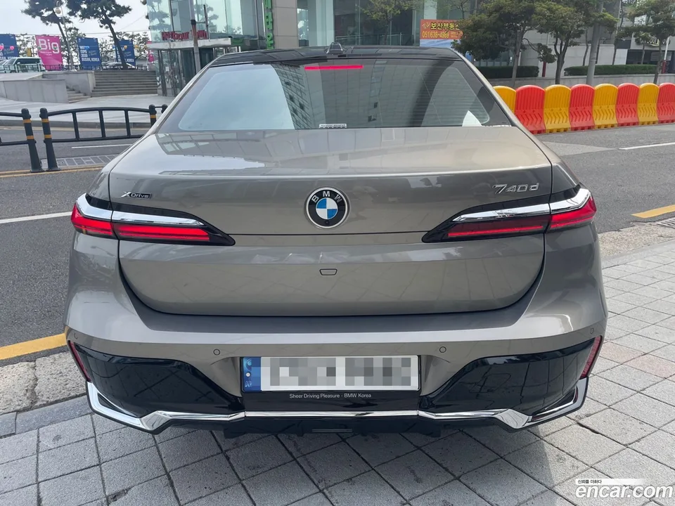 BMW 7 Series 740d xDrive M 2023 — миниатюра 4