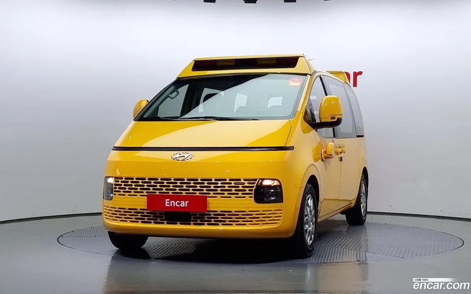 Hyundai Staria L3.5 2023 — thumbnail 3