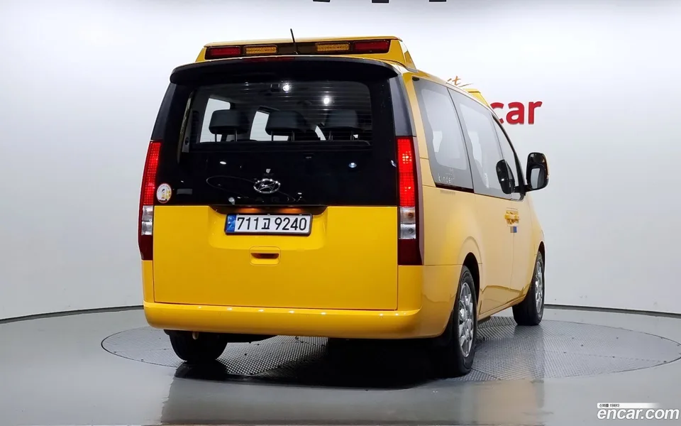 Hyundai Staria L3.5 2023 — thumbnail 4