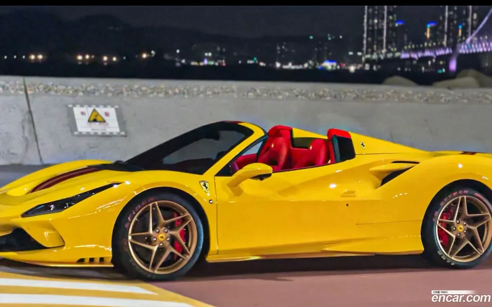 Ferrari F8 Spider 3.9 V8 2022 — фото 1, купить с доставкой в Москву