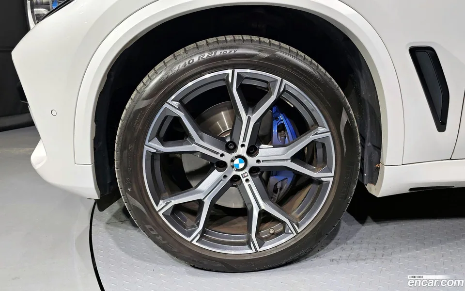 BMW X5 xDrive 30d M 2023 — миниатюра 2