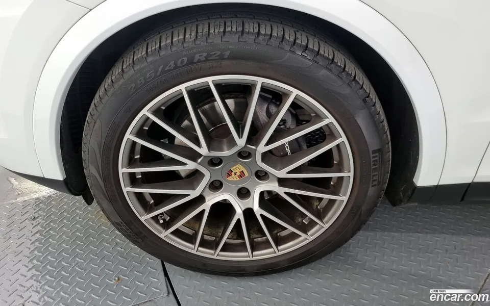 Porsche Cayenne 3.0 2023 — миниатюра 2