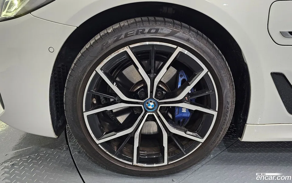 BMW 5 Series 530e M 2023 — миниатюра 5