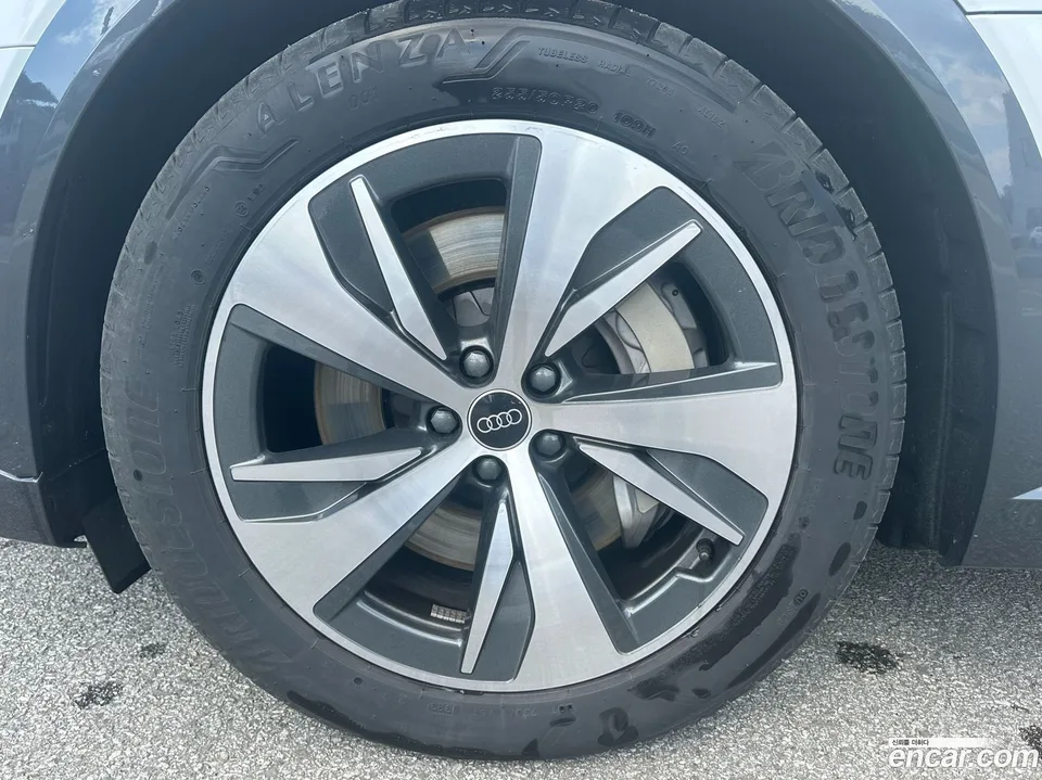 Audi Q8 e-tron 55 2024 — миниатюра 2
