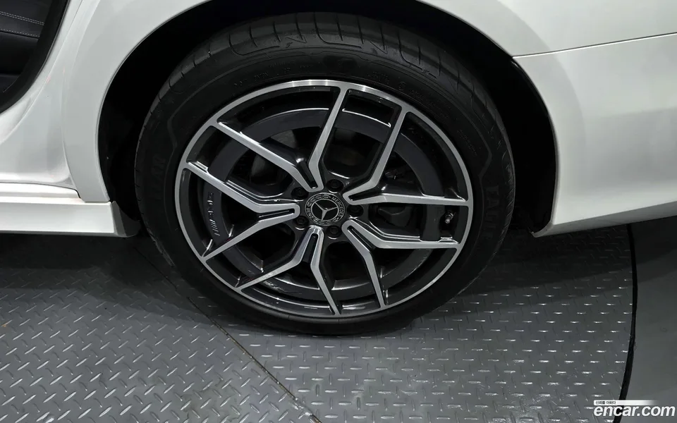 Mercedes-Benz E-Class E220d 4MATIC AMG Line 2023 — миниатюра 2