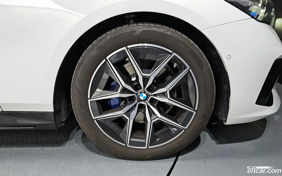 BMW 5 Series 520i M 2024 — миниатюра 2