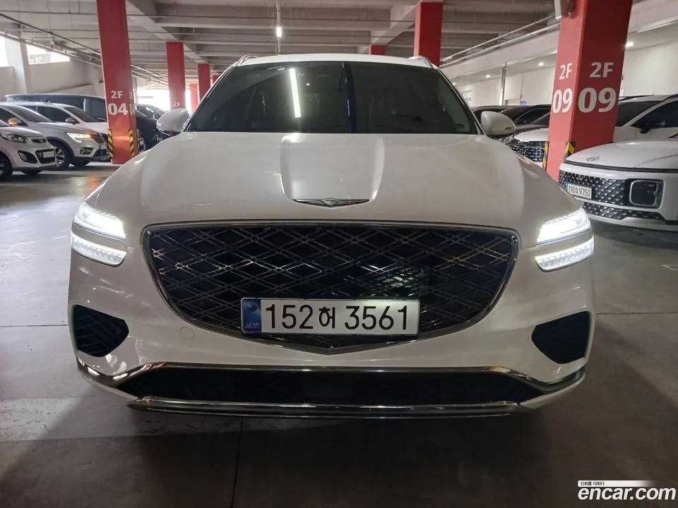 Genesis GV70 2.5T 2WD 2025 — фото 1, купить с доставкой в Москву
