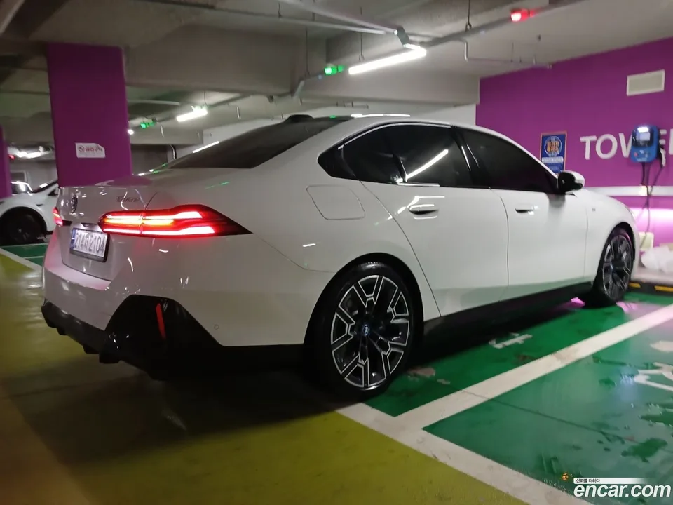 BMW 5 Series 530e M 2025 — миниатюра 5