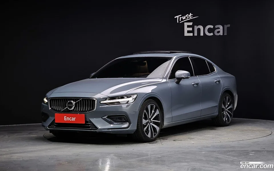 Volvo S60 B5 2023 — фото 1, купить с доставкой в Москву