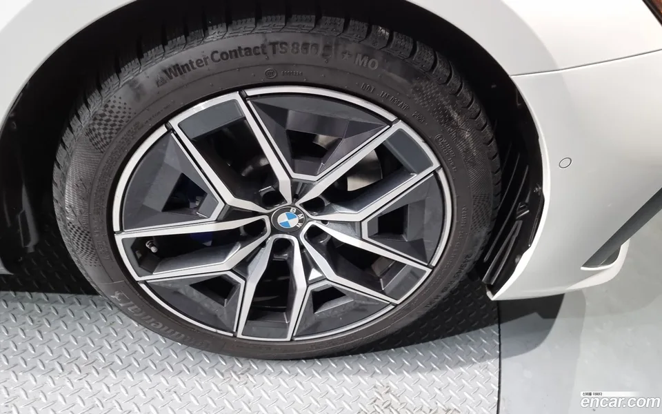 BMW 5 Series 520i M 2023 — миниатюра 2