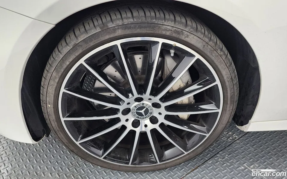 Mercedes-Benz E-Class E350 4MATIC AMG Line 2023 — миниатюра 2